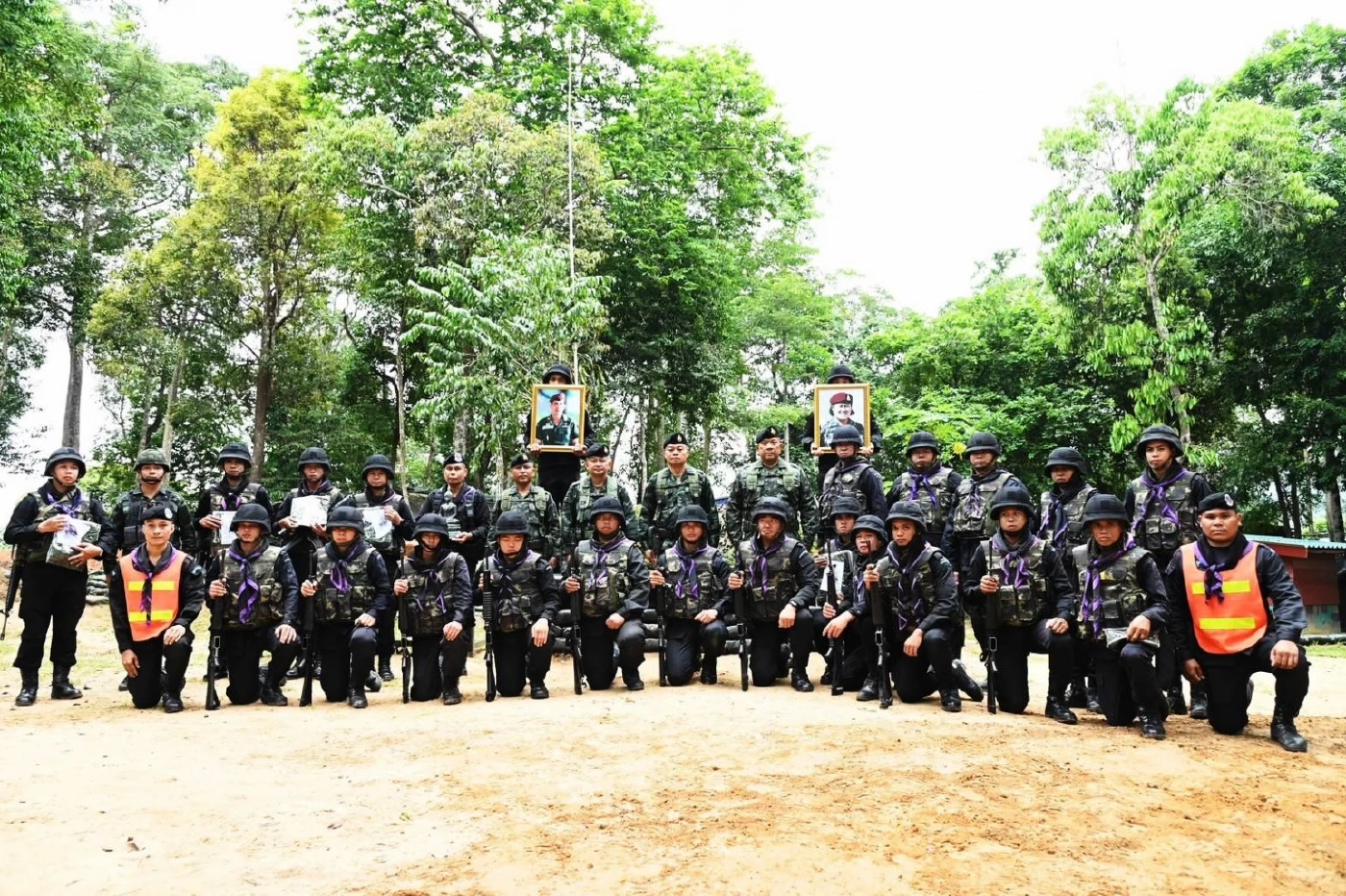 "แม่ทัพภาค 2" นำสิ่งของพระราชทานมอบให้ "ทหาร" ชายแดนไทย-กัมพูชา