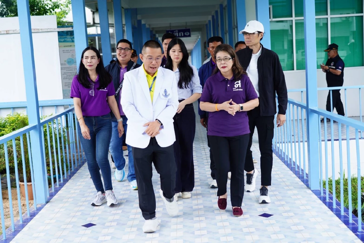 คุณหญิงสุดารัตน์ นำทีมไทยสร้างไทย เยี่ยมให้กำลังใจทหารบาดเจ็บ