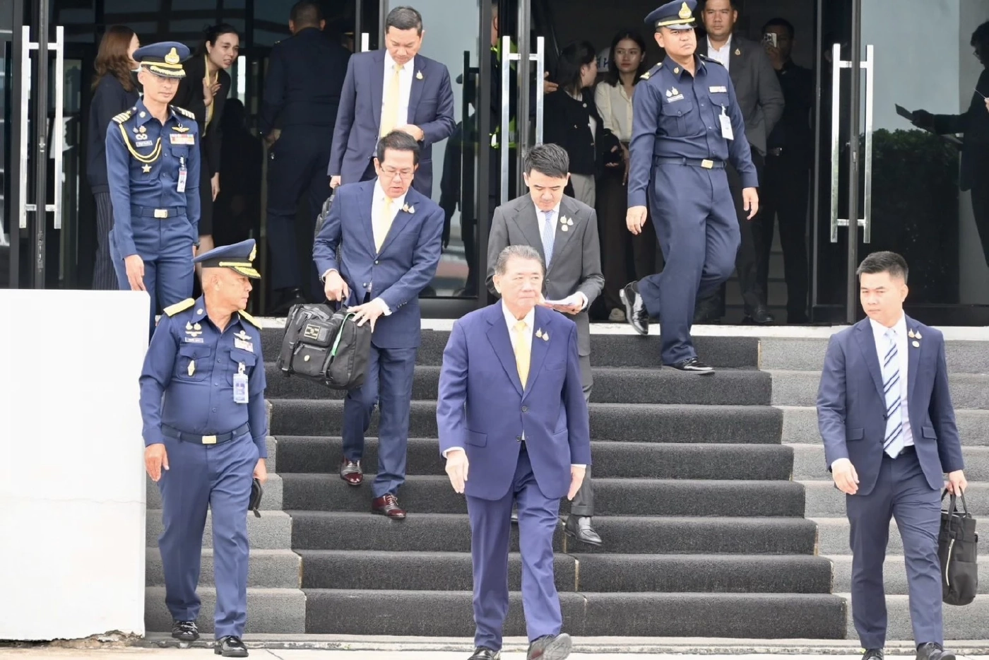 “ภูมิธรรม” นำคณะบินมาเลเซีย คุย “ฮุน มาเนต” เพื่อเจรจา หยุดยิงทันที