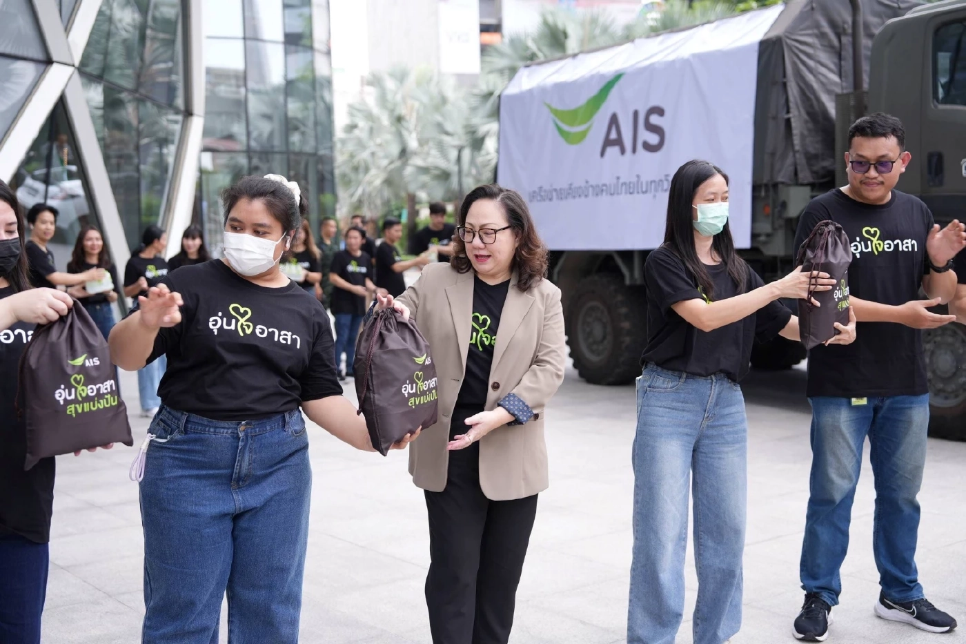 AIS เคียงข้างคนไทยในสถานการณ์ชายแดนไทย–กัมพูชา  ส่งถุงยังชีพ–เสริมระบบสื่อสาร พร้อมดูแลลูกค้าเต็มกำลัง