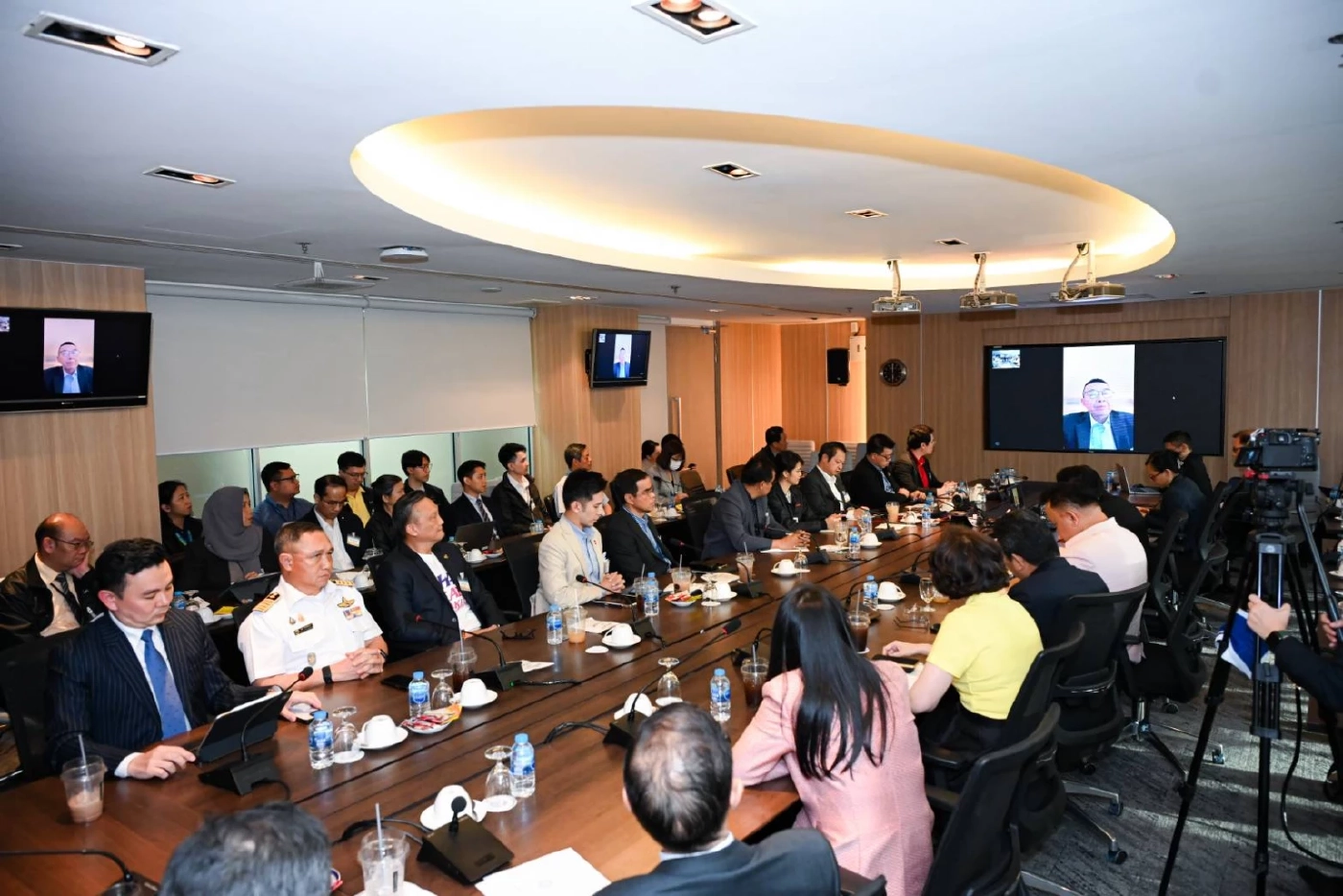 กต.เตรียมแผนช่วยคนไทยในกัมพูชา - 'มาริษ' แจงโลกเขมรไม่จริงใจ