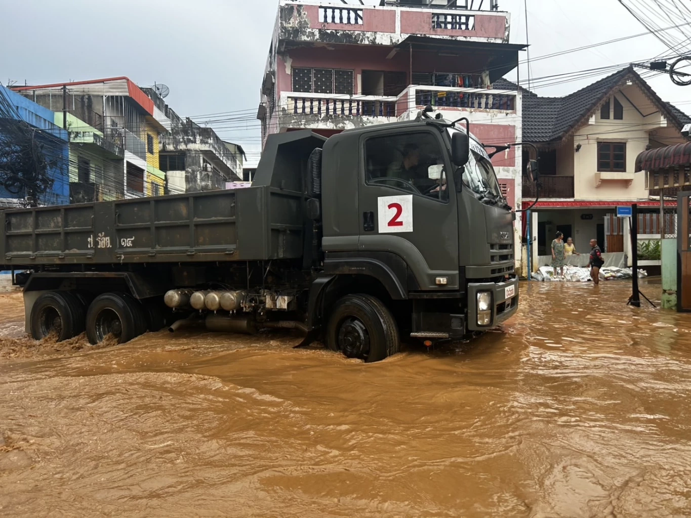 ด่วน! ฉุกเฉินระดับสีแดง เทศบาลตำบลแม่สาย แจ้งเตือน 4 พื้นที่เสี่ยง กำแพงแตก แม่สายน้ำแรงมาก เร่งอพยพ