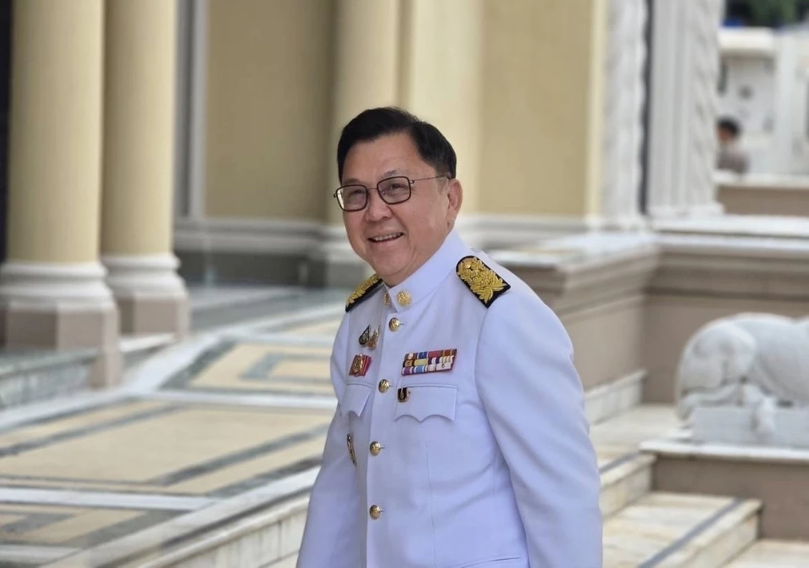 ครม.ใหม่ ตบเท้าเข้าทำเนียบฯ ทำบัตรประจำตัวก่อน เข้าเฝ้าถวายสัตย์ฯ