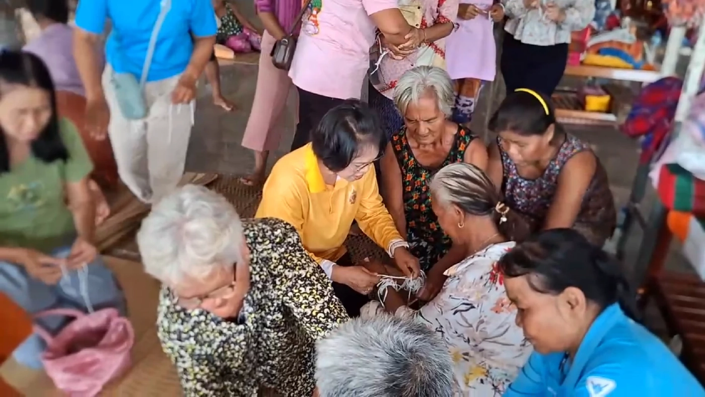 พ่อแม่ช็อกกลางศูนย์อพยพ หลังรู้ข่าวลูกชายพลีชีพในสนามรบ