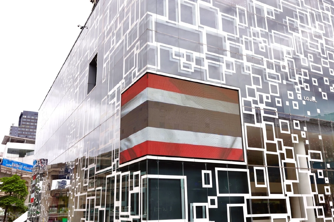 สยามพิวรรธน์แสดงพลังความเป็นไทย ร่วมส่งแรงใจให้เหล่าทหารกล้า  และพี่น้องชาวไทยที่ได้รับผลกระทบจากสถานการณ์พื้นที่ชายแดน