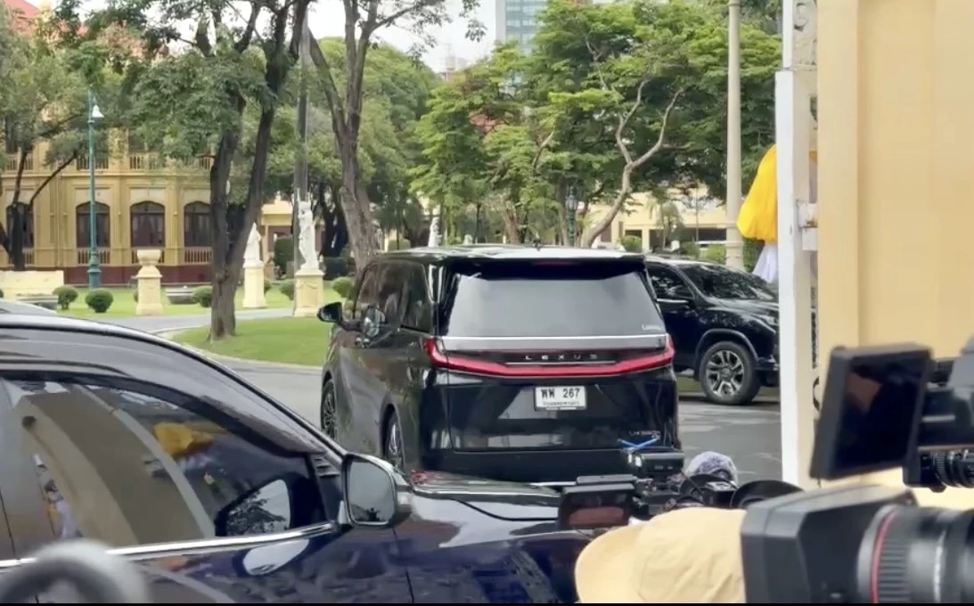 ”แพทองธาร“ เข้าบ้านพิษณุโลก รับมอบงาน ครม. ดัน \"ซอฟต์พาวเวอร์\" ภาพยนตร์ไทย-จัดเทศกาลดนตรี