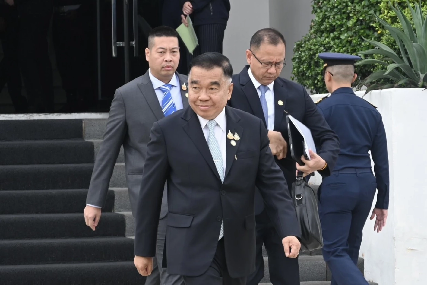 “ภูมิธรรม” นำคณะบินมาเลเซีย คุย “ฮุน มาเนต” เพื่อเจรจา หยุดยิงทันที