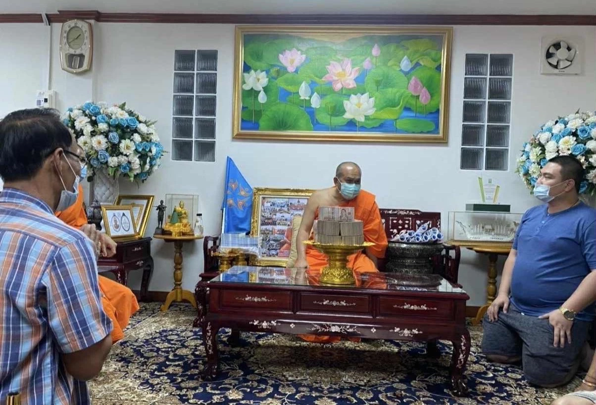 เหตุที่ “ทิดสฤษดิ์” ต้องสึก ตำรวจเจอแล้วเส้นเงินโยง 2 สีกา