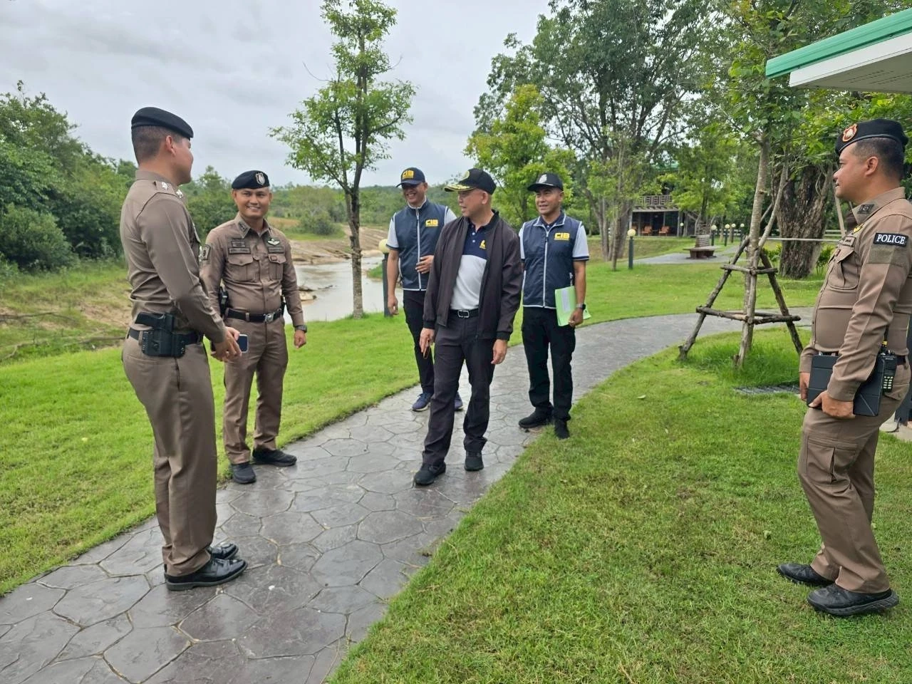 ผู้การฯ ปทส. ร่วมกับ ปปป. บุกตรวจรีสอร์ท พลูวิลล่า "จอนนี่ มือปราบ"