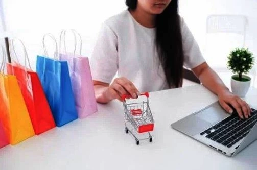 คุมเข้ม "แพลตฟอร์มช้อปปิ้ง" 19 แบรนด์ดัง ต้องบอกมาตรฐานสินค้าที่ขายในเว็บ