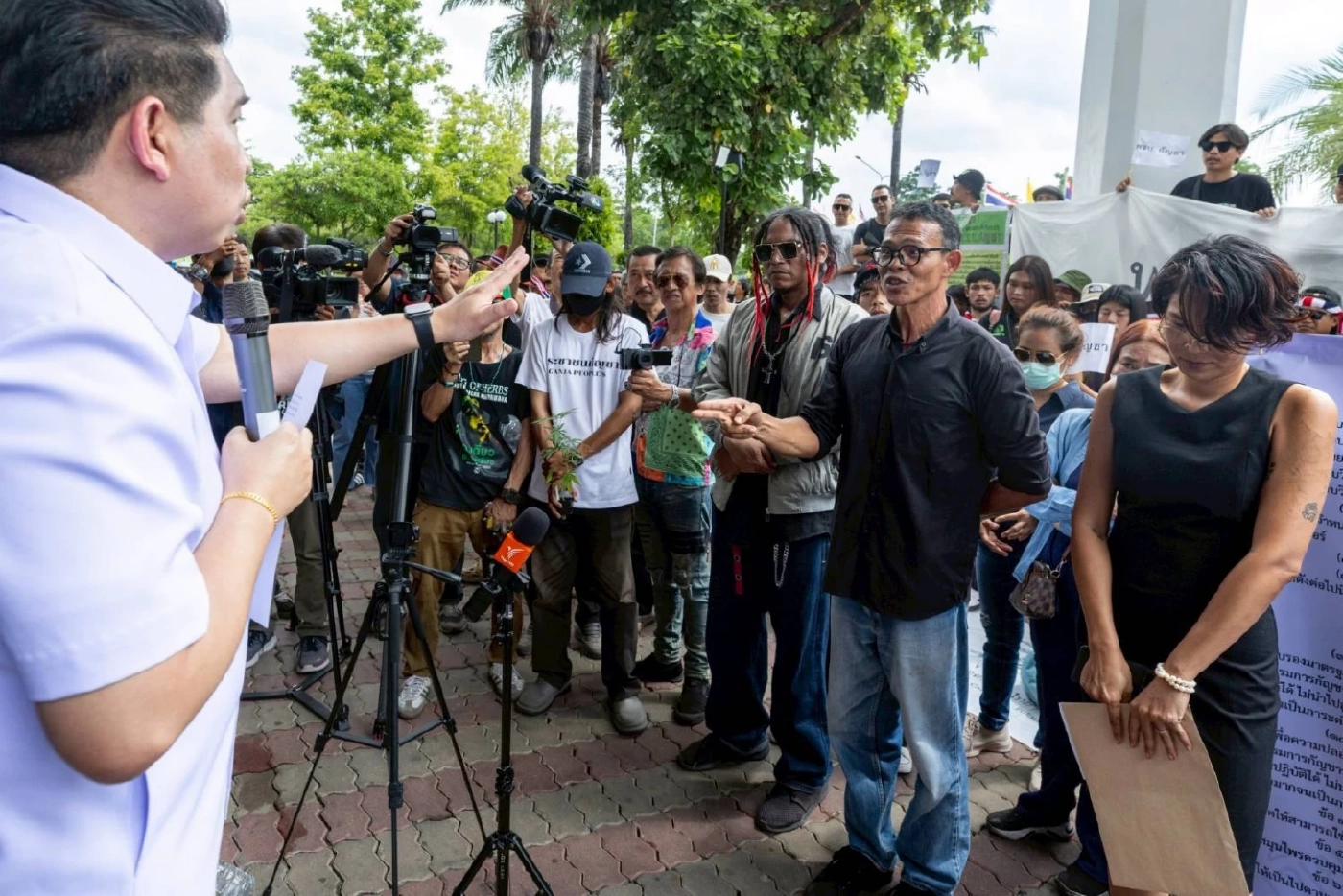 “เครือข่ายกัญชา” ประกาศยื่นถอดถอน “สมศักดิ์” ต่อ ป.ป.ช. 29 ก.ค.นี้ จี้แก้ประกาศ สธ.เอื้อนายทุน