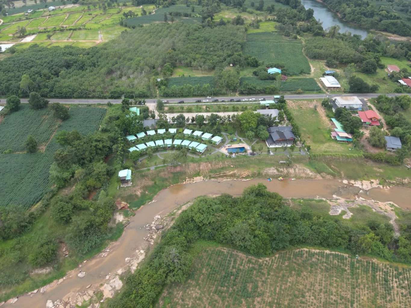 ผู้การฯ ปทส. ร่วมกับ ปปป. บุกตรวจรีสอร์ท พลูวิลล่า "จอนนี่ มือปราบ"