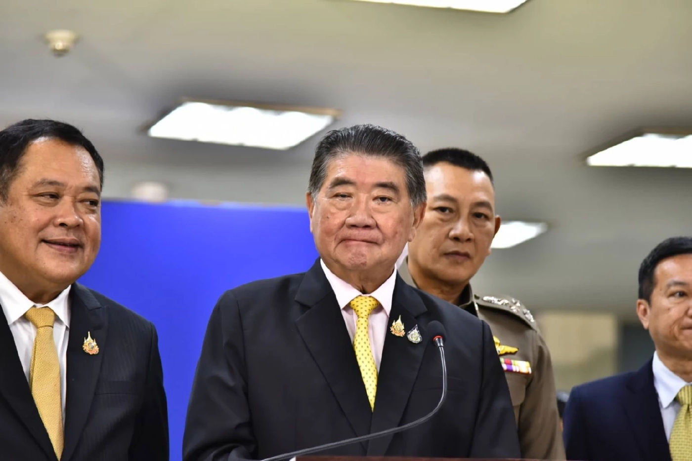 นายภูมิธรรม เวชยชัย รองนายกรัฐมนตรี และ รมว.มหาดไทย รักษาการแทนนายกรัฐมนตรี