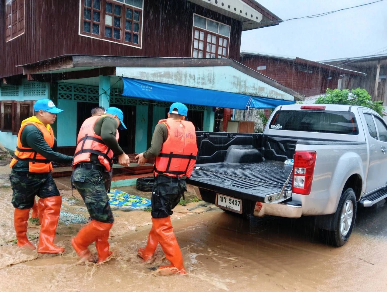 "ทบ." เร่งฟื้นฟูพื้นน้ำท่วม "ภาคเหนือ" ป้องกันน้ำหลากระยะยาว