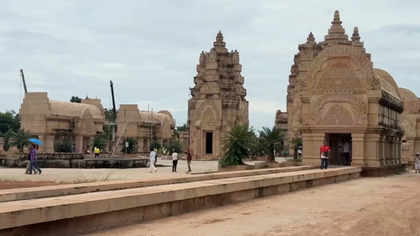 "วัดภูม่านฟ้า" ยืนยันใช้ภูมิปัญญาพระไทย ไม่ได้เลียนแบบกัมพูชา