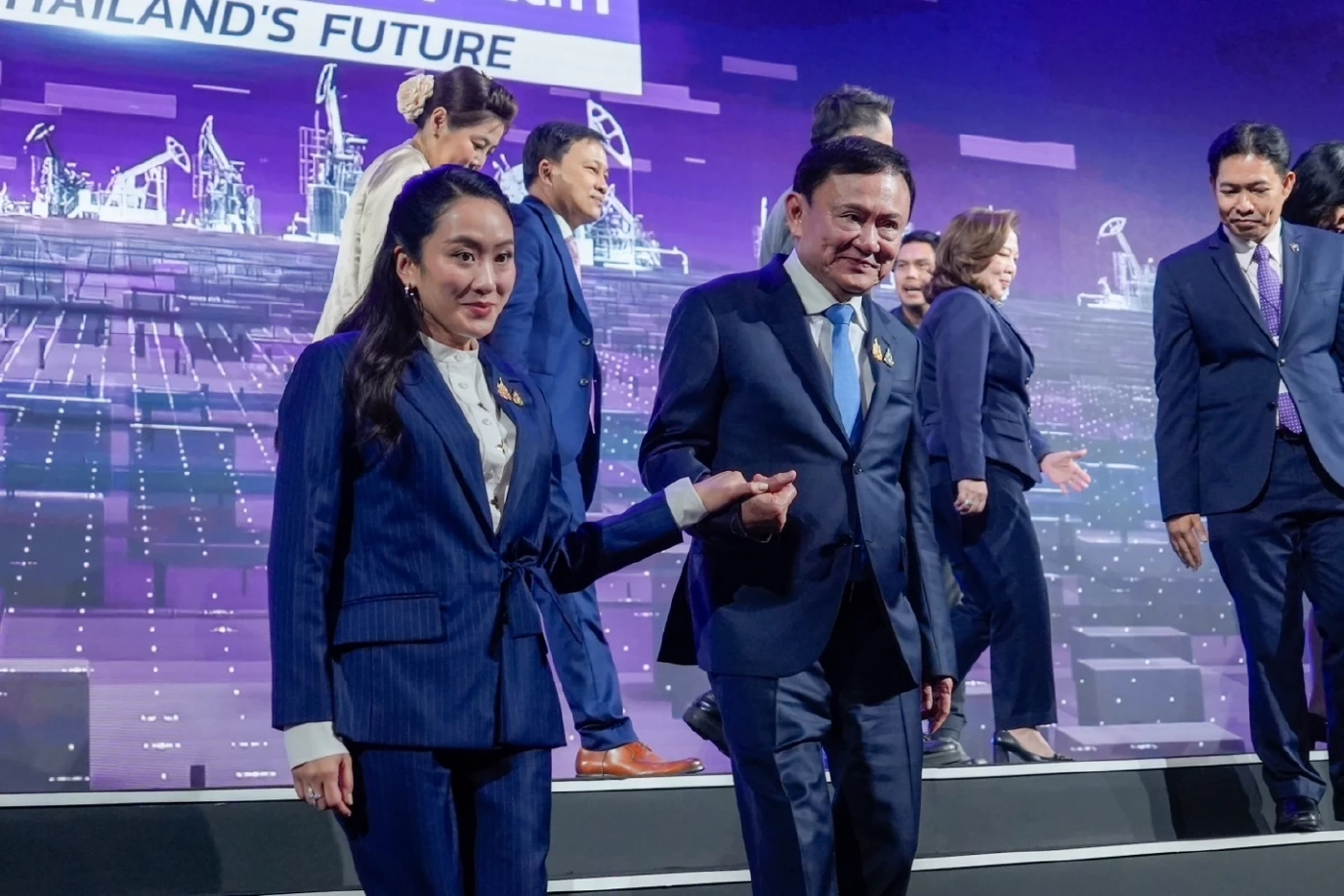 ทักษิณ ชี้ปัญหาการเมืองหนักกว่าเศรษฐกิจ ยันกลับบ้านไม่มีดีลลับ