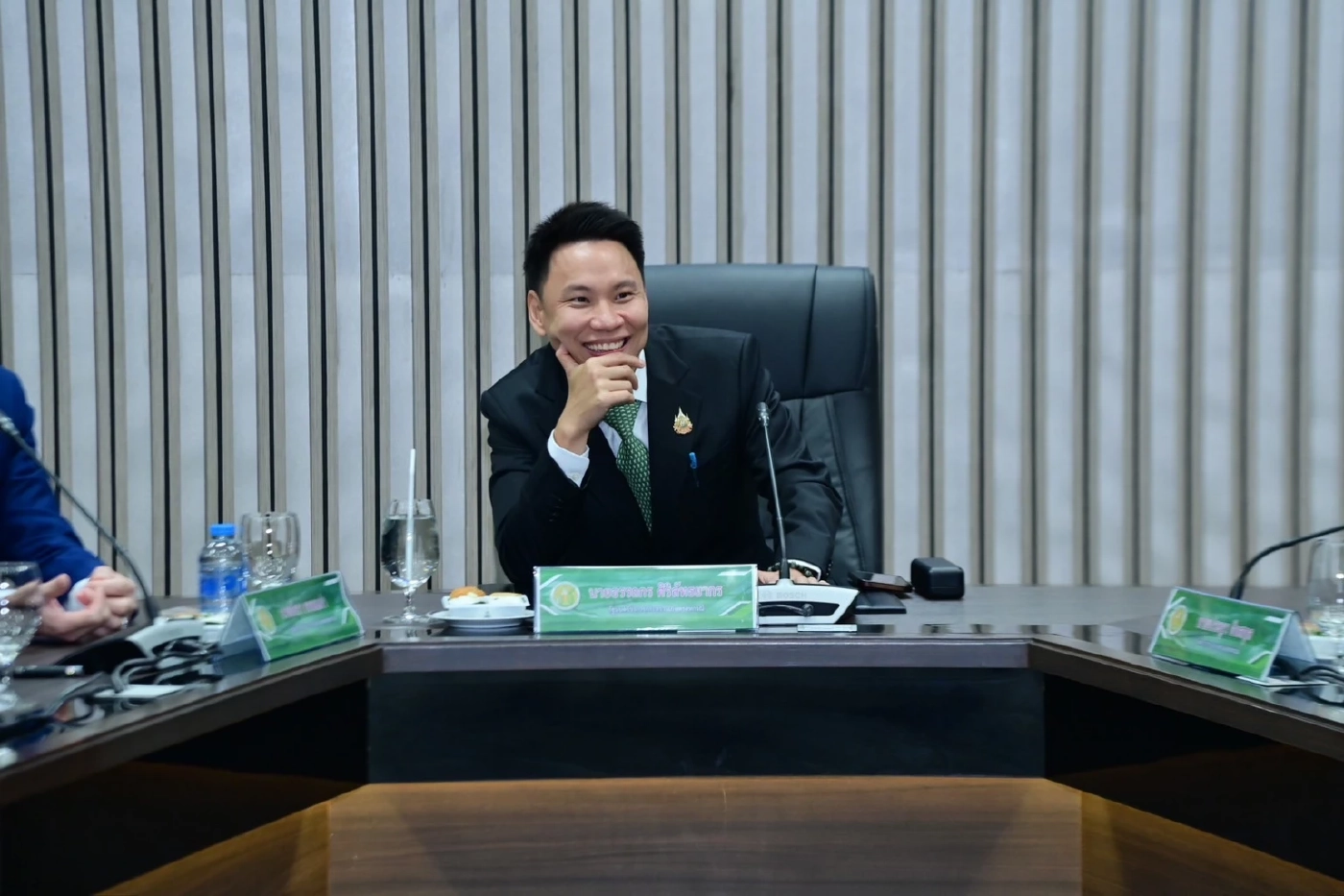 นายอรรถกร ศิริลัทธยากร รมว.เกษตรและสหกรณ์ 