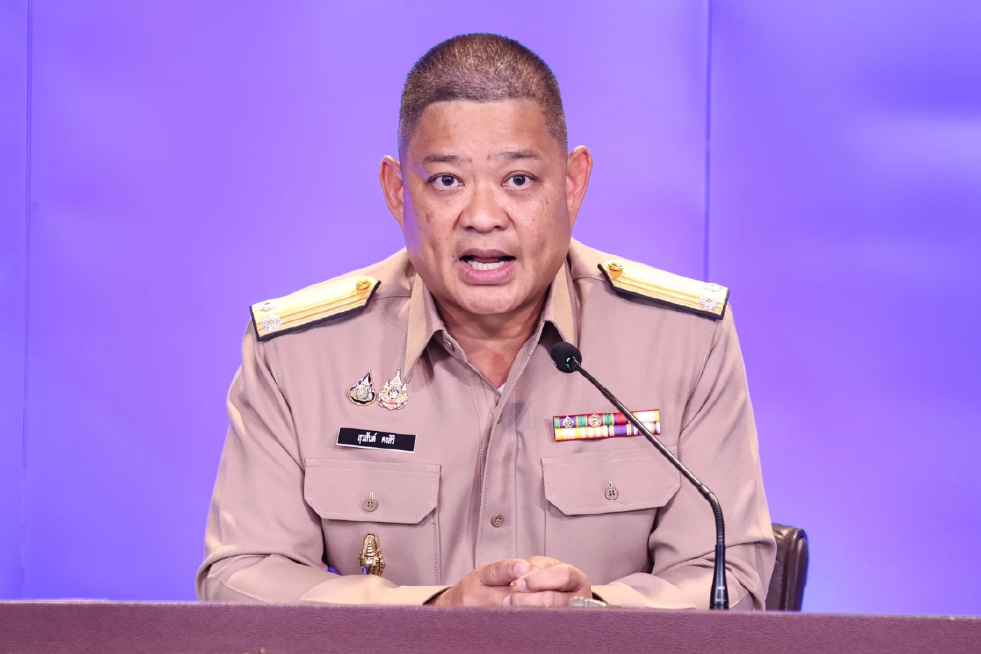 พลเรือตรี สุรสันต์ คงสิริ โฆษก ศบ.ทก. ฝ่ายความมั่นคง 