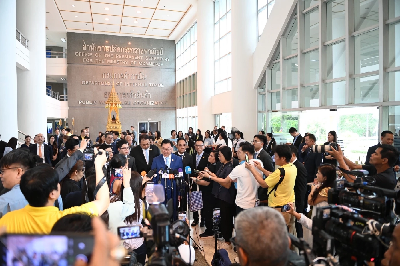 'จตุพร' เข้ากระทรวงพาณิชย์วันแรก ลุยภารกิจเจรจาภาษีสหรัฐฯ