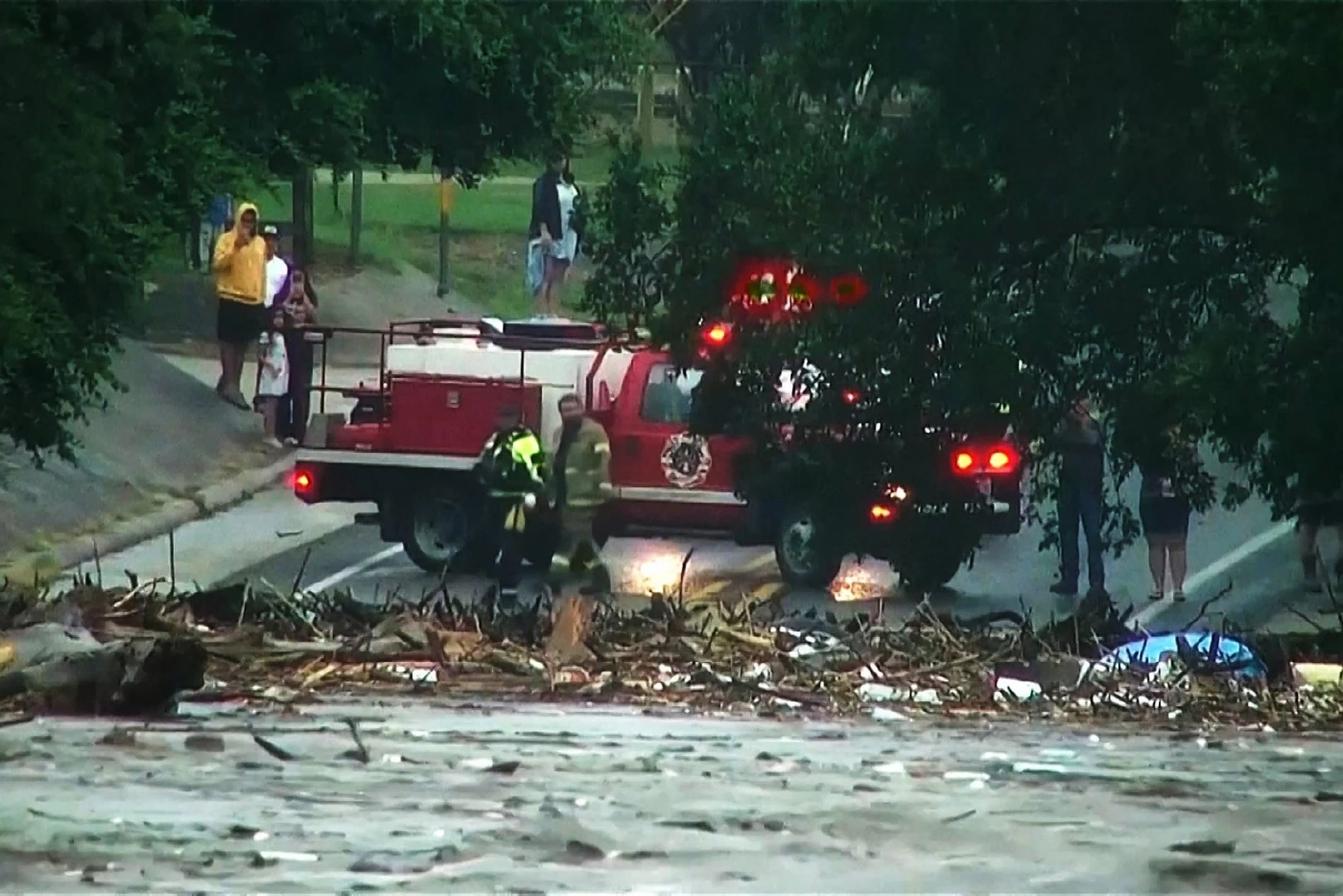 เร่งค้นหาเด็กหายกว่า 20 คน สูญหายหลัง "พายุ" ถล่มค่ายใน "รัฐเท็กซัส"