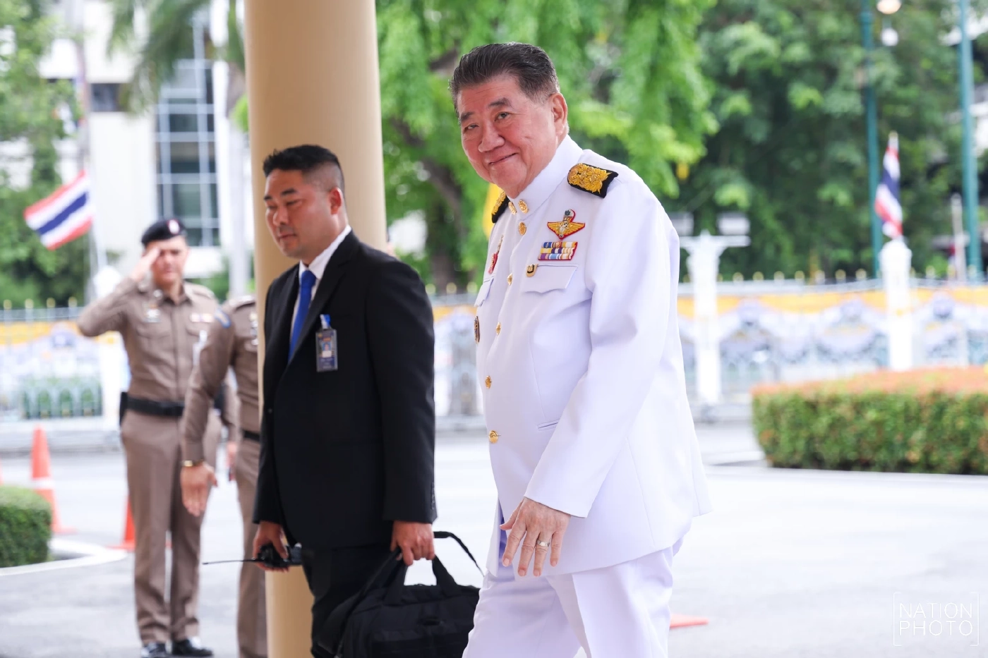 นายภูมิธรรม เวชยชัย