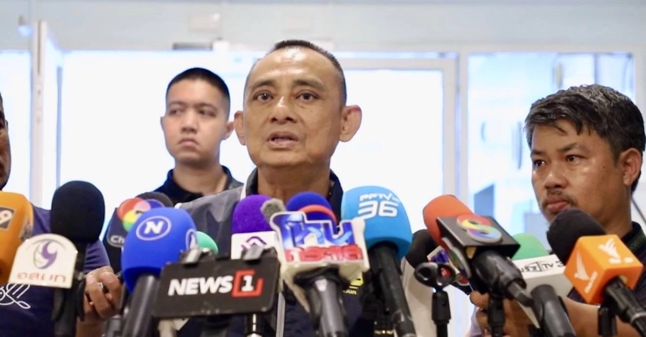 "แม่สีกากอล์ฟ" เหวี่ยงนักข่าว หงุดหงิด หลังถูกรุมถาม เตรียมหิ้วฝากขังพรุ่งนี้