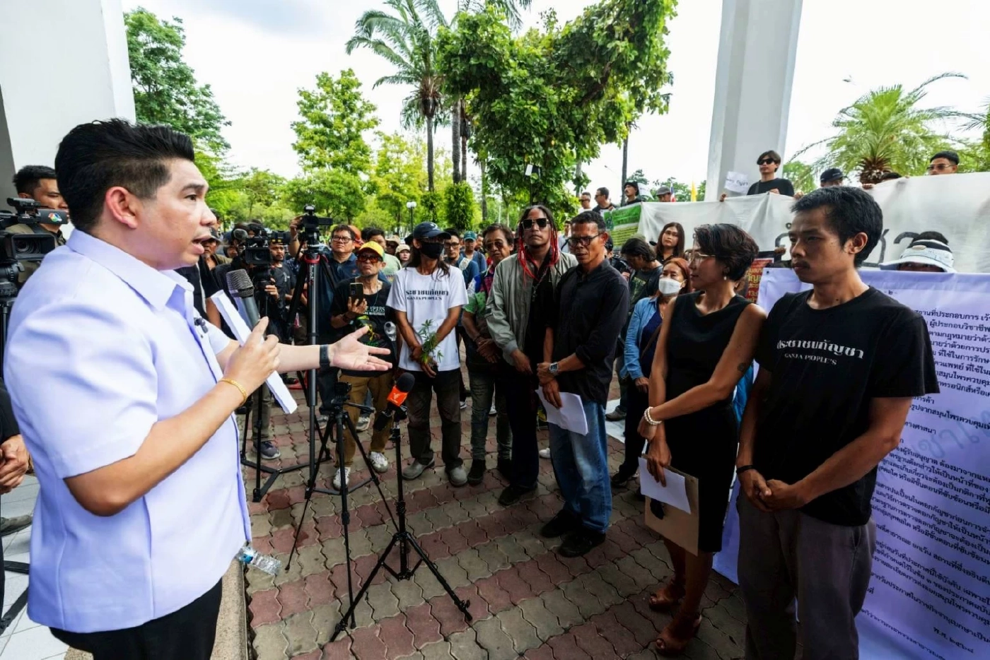 “เครือข่ายกัญชา” ประกาศยื่นถอดถอน “สมศักดิ์” ต่อ ป.ป.ช. 29 ก.ค.นี้ จี้แก้ประกาศ สธ.เอื้อนายทุน