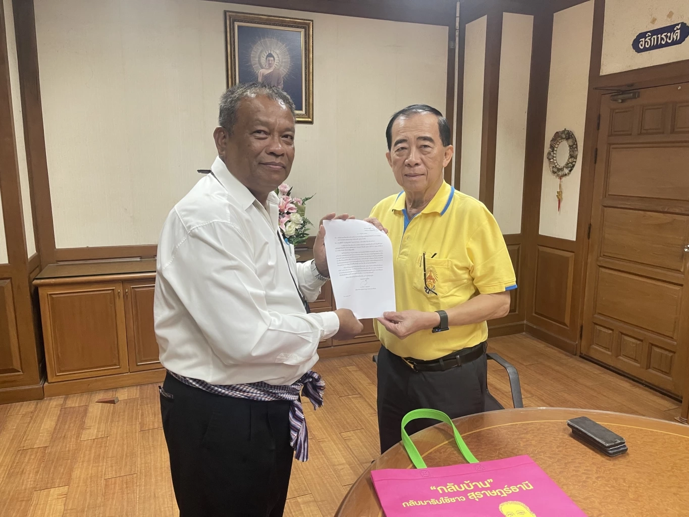 “วัชระ เพชรทอง“ ยื่น ม.ราม เพิกถอนดุษฎีบัณฑิตที่มอบให้ ”ฮุนเซน“