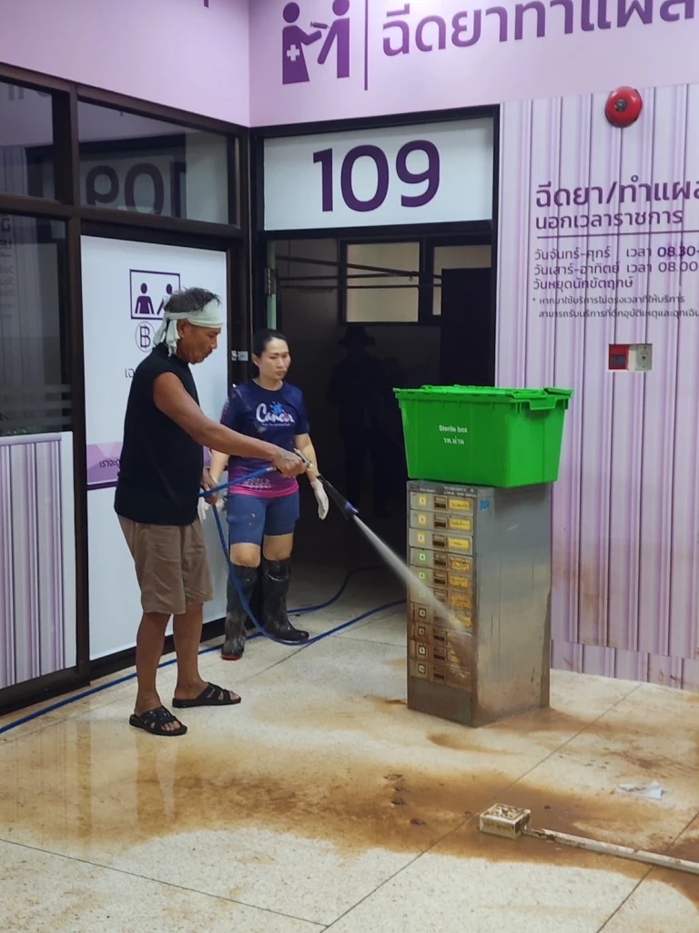 ออมสิน ช่วยไม่พัก ส่งทีมจิตอาสาฟื้นฟูน้ำท่วม จังหวัดน่าน