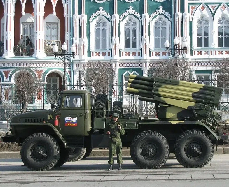 เปิดคลิป! "กัมพูชา" ยิงจรวด BM-21 ตกใส่ปั๊มน้ำมัน อ.กันทรลักษ์ ชาวบ้านเจ็บเยอะ