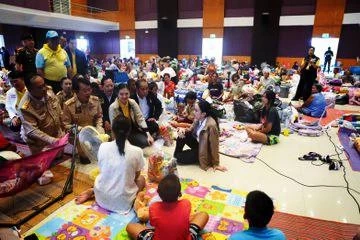 "แพทองธาร"เยี่ยมพี่น้องประชาชนและเจ้าหน้าที่ทหาร ที่ได้รับบาดเจ็บจากสถานการณ์ชายแดน