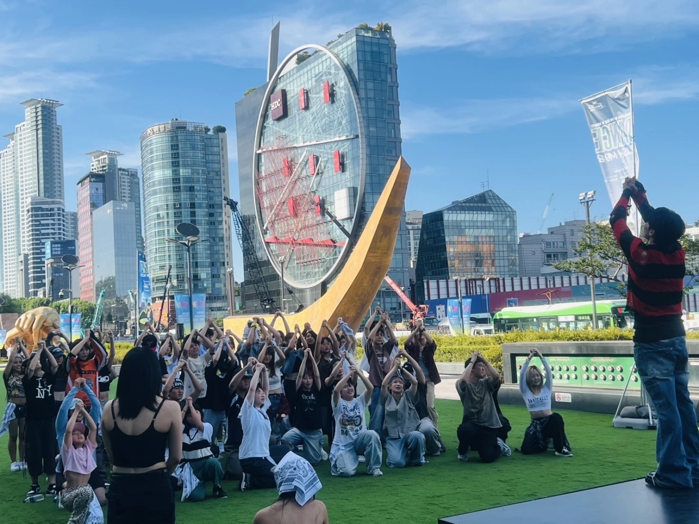 "อำนาจนิยม" ครอบงำ การเมืองโลก-การเมืองไทย?