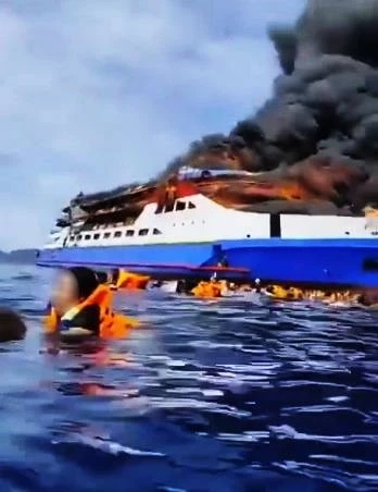 ไฟไหม้เรือเฟอร์รีโดยสารอินโดฯ ผู้โดยสารนับร้อยหนีตายอลหม่าน มีผู้เสียชีวิตอย่างน้อย 1 ราย