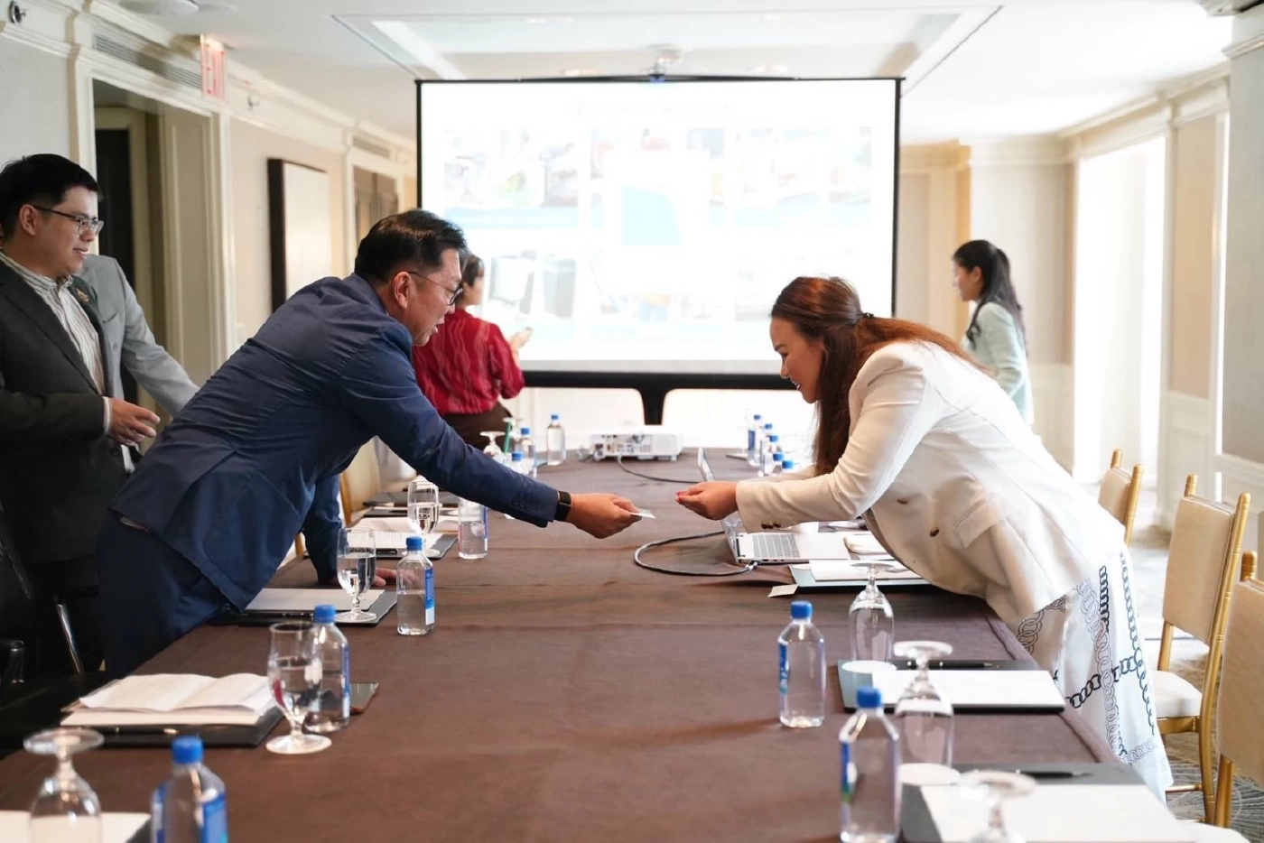 'จตุพร' ถกผู้บริหาร Clark Associates Inc. ดันนำเข้าสินค้าไทยเพิ่ม