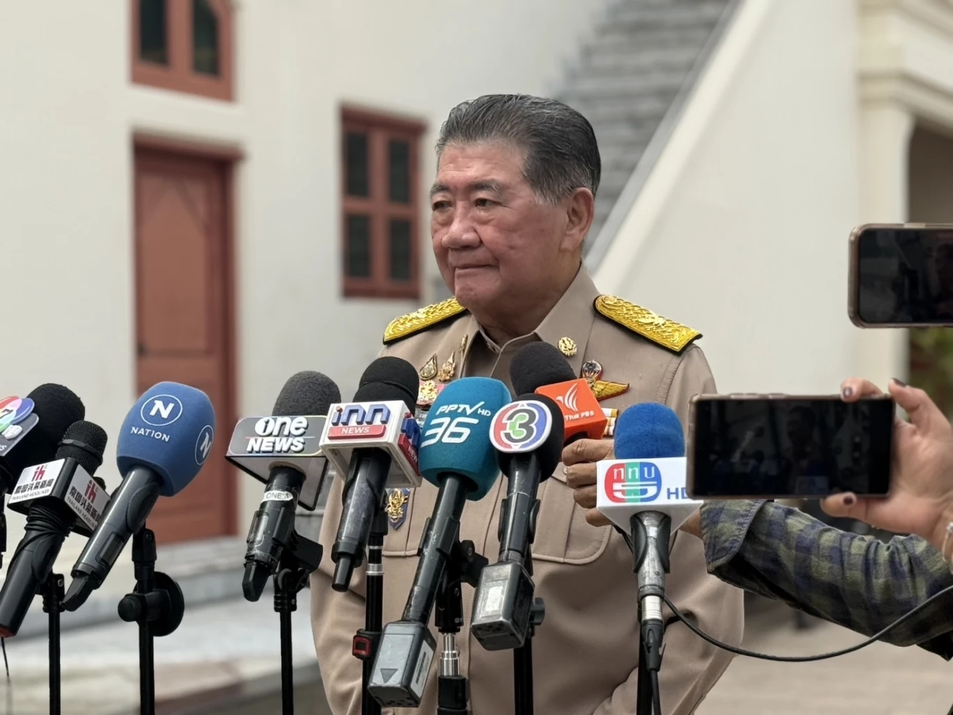 ภูมิธรรม เวชยชัย