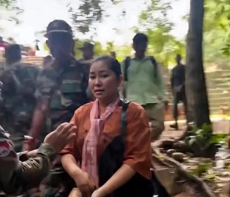 แห่แจ้งความเอาผิด "โมนิก้า" ชี้หน้าด่าทหารไทยที่ตาเมือนธม