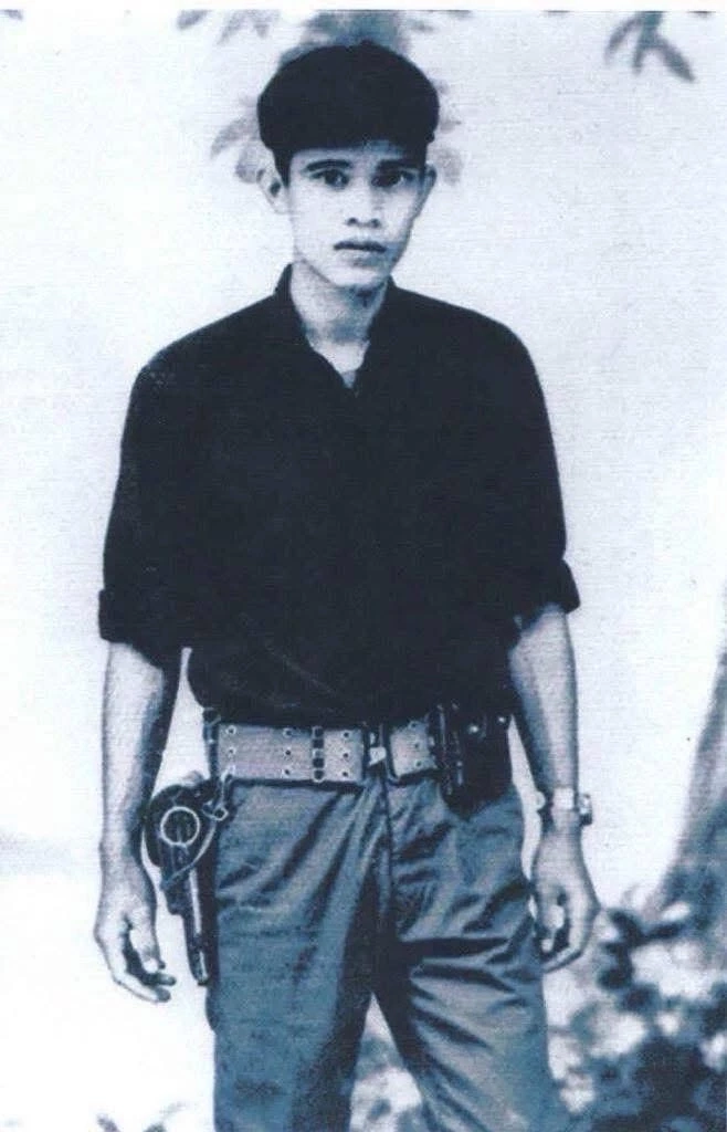 สมัยสังกัดองค์กรเขมรแดง ฮุนเซน เป็นฝ่ายนำระดับคอมมูน