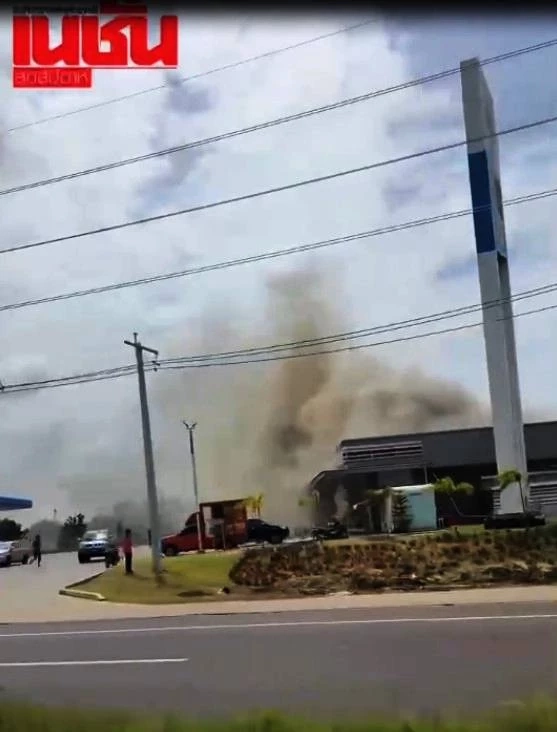 เปิดคลิป! "กัมพูชา" ยิงจรวด BM-21 ตกใส่ปั๊มน้ำมัน อ.กันทรลักษ์ ชาวบ้านเจ็บเยอะ