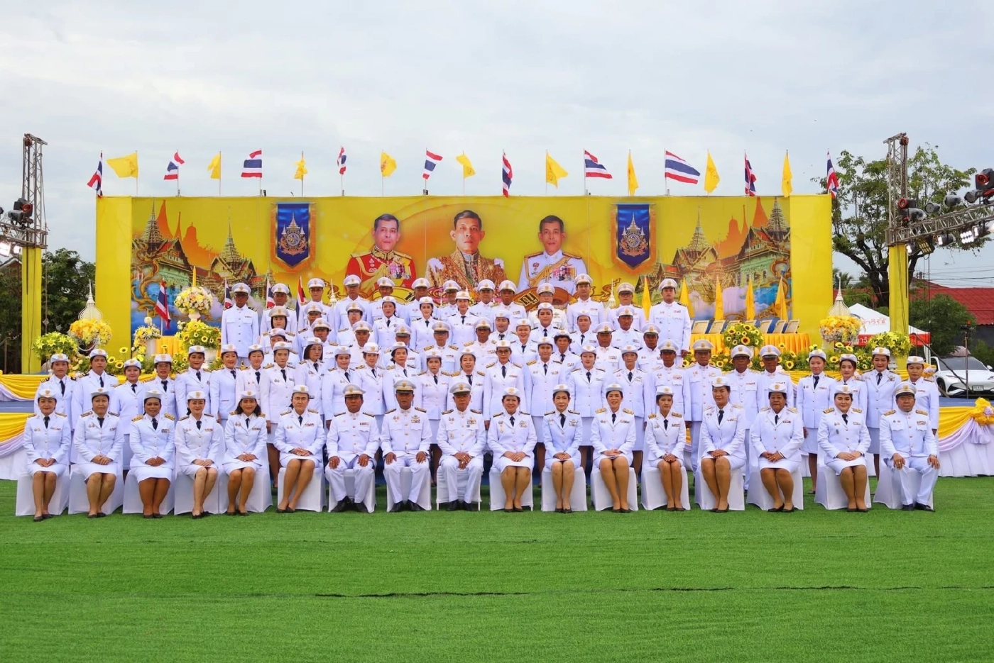 เทศบาลท่าน้ำอ้อยม่วงหัก นำ ปชช.ร่วมกิจกรรมถวายพระพรชัยมงคล