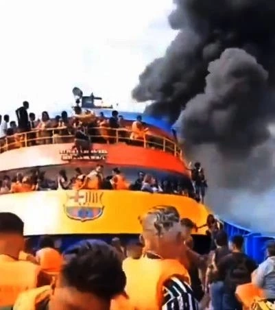 ไฟไหม้เรือเฟอร์รีโดยสารอินโดฯ ผู้โดยสารนับร้อยหนีตายอลหม่าน มีผู้เสียชีวิตอย่างน้อย 1 ราย