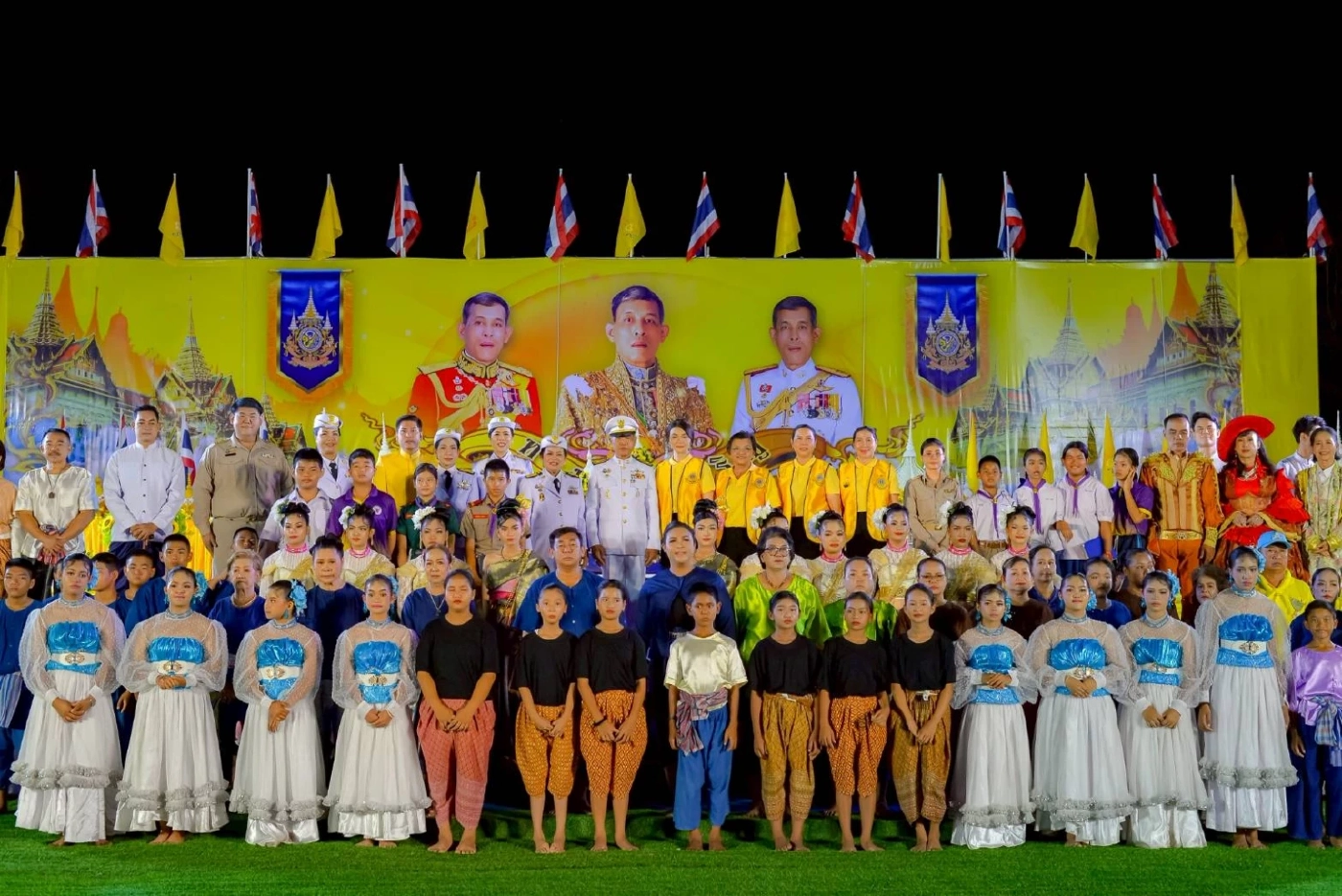 เทศบาลท่าน้ำอ้อยม่วงหัก นำ ปชช.ร่วมกิจกรรมถวายพระพรชัยมงคล