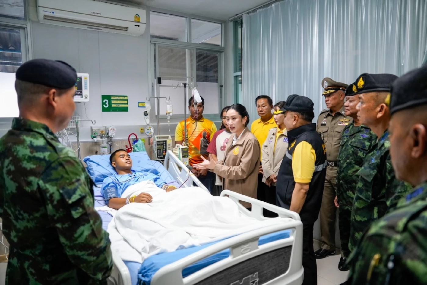 “แพทองธาร” เยี่ยมให้กำลังใจ 3 ทหาร เหยียบกับระเบิด ยกย่องเสียสละ