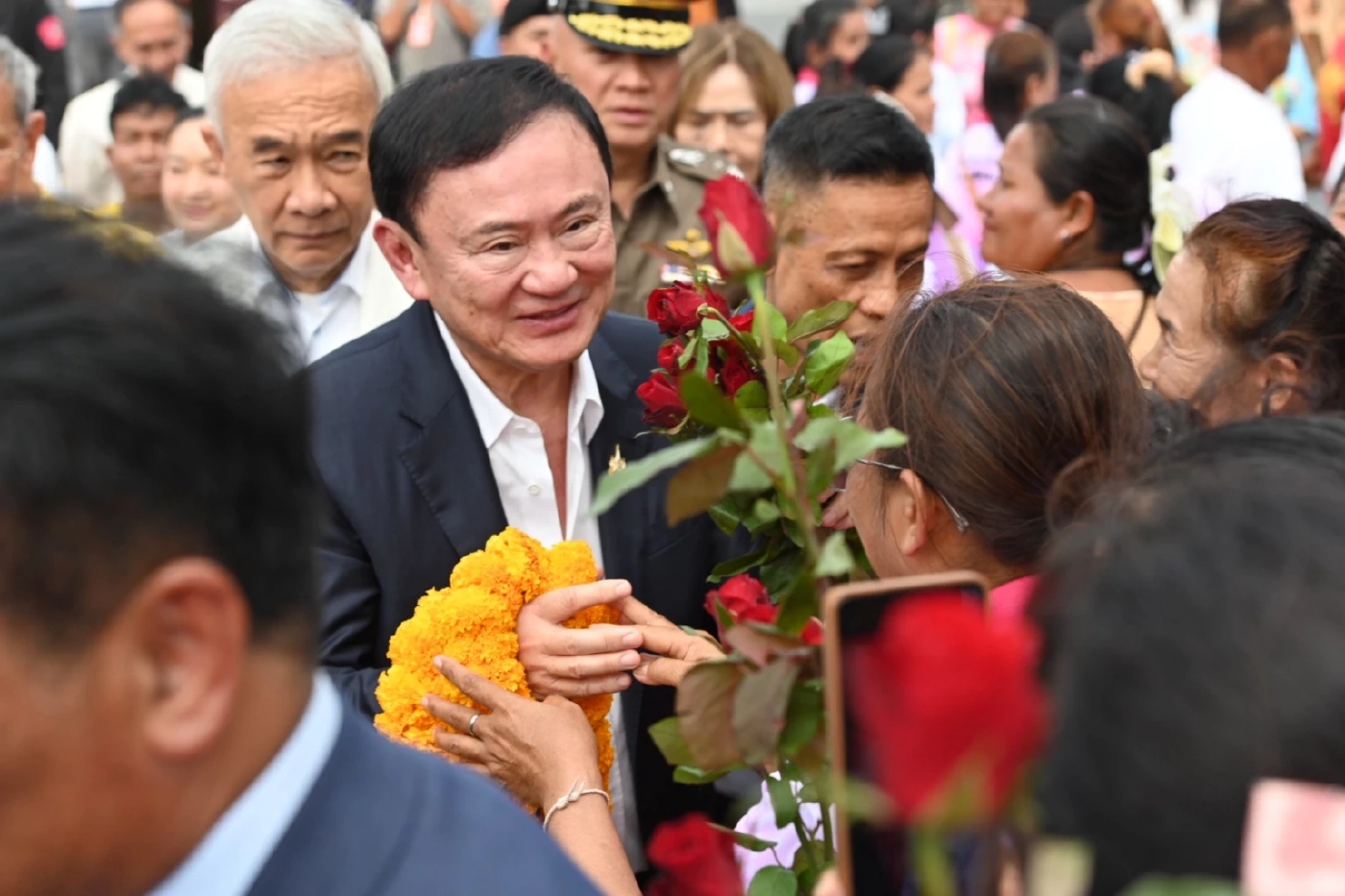 ทักษิณ  ร่วมงานเททองหล่อหลวงพ่อคูณ ขออย่าเสื่อมศรัทธาพุทธศาสนา