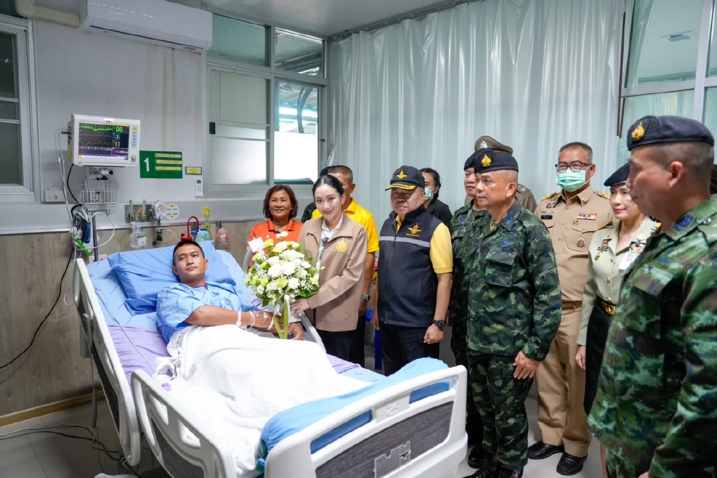 “แพทองธาร” เยี่ยมให้กำลังใจ 3 ทหาร เหยียบกับระเบิด ยกย่องเสียสละ