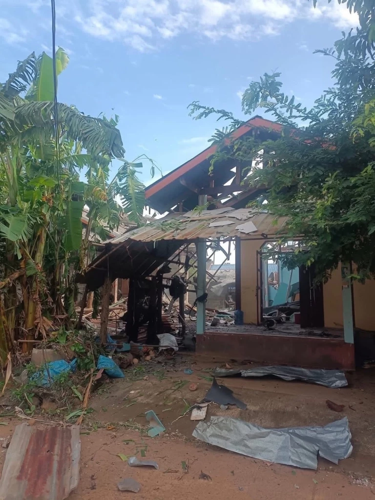 ล็อกเป้า “ราษฎร” เขมรถล่มไม่เลิก บ้านเรือนคนไทยที่น้ำยืนเสียหาย