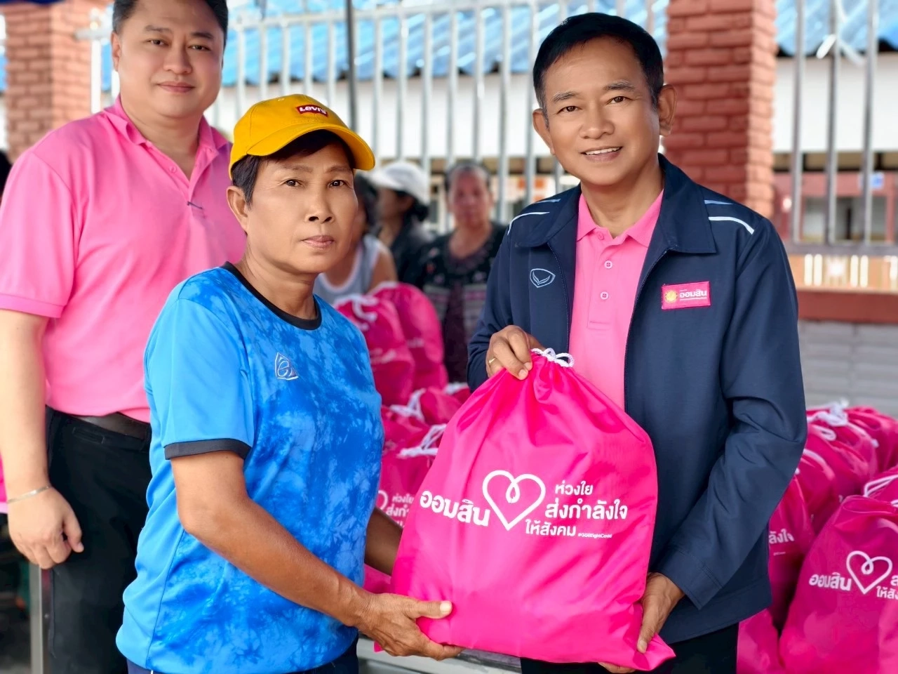 ออมสิน มอบเงิน 7.5 แสนบาท ช่วยประชาชนน้ำท่วม 5 จังหวัดภาคเหนือ