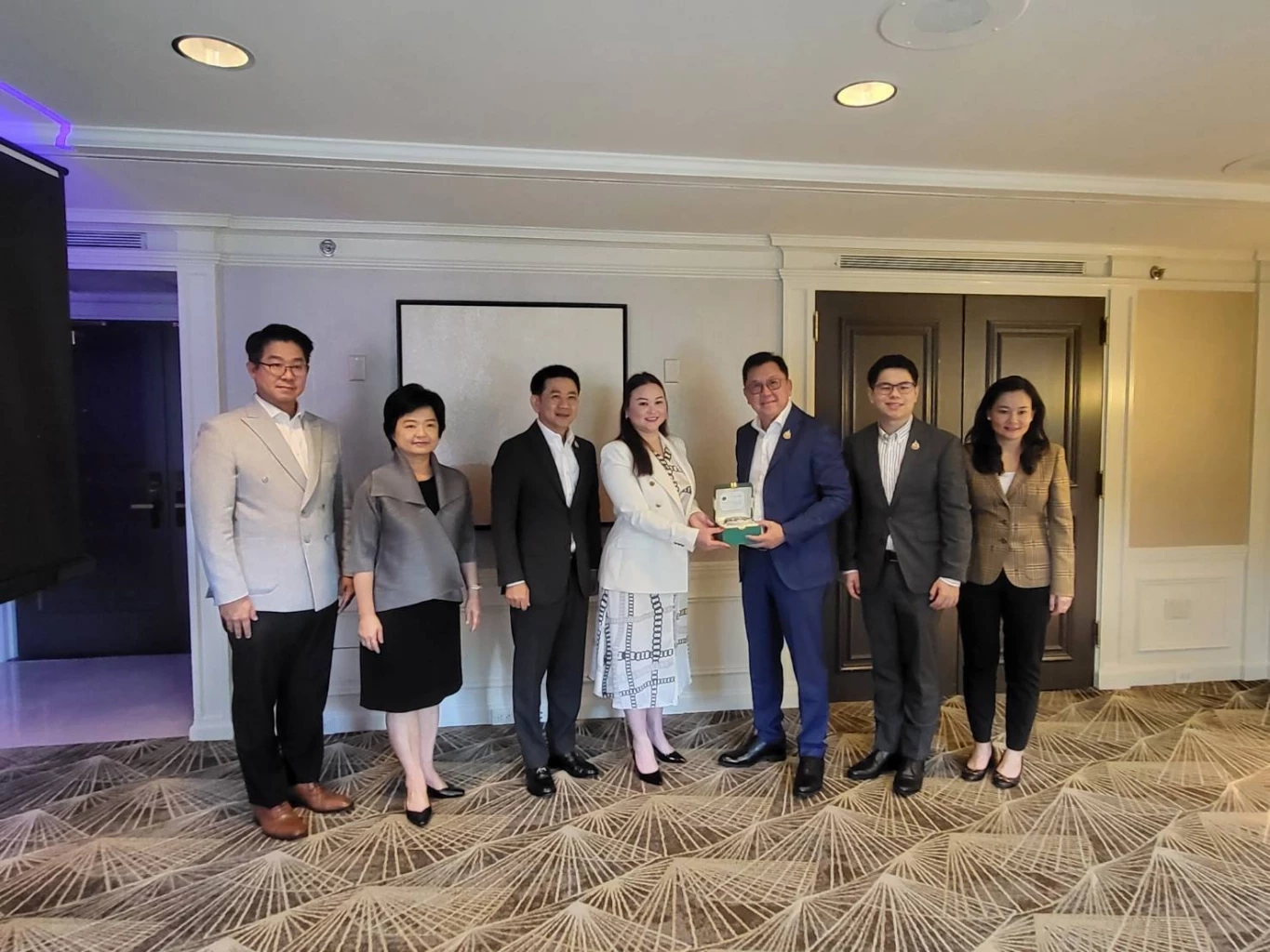 'จตุพร' ถกผู้บริหาร Clark Associates Inc. ดันนำเข้าสินค้าไทยเพิ่ม