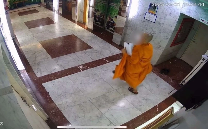 เปิดคดี - ข้อหา อดีตรองผบ.ตร.ห่มจีวร บุก สนง. ถูก 2 บริษัทแจ้งความ