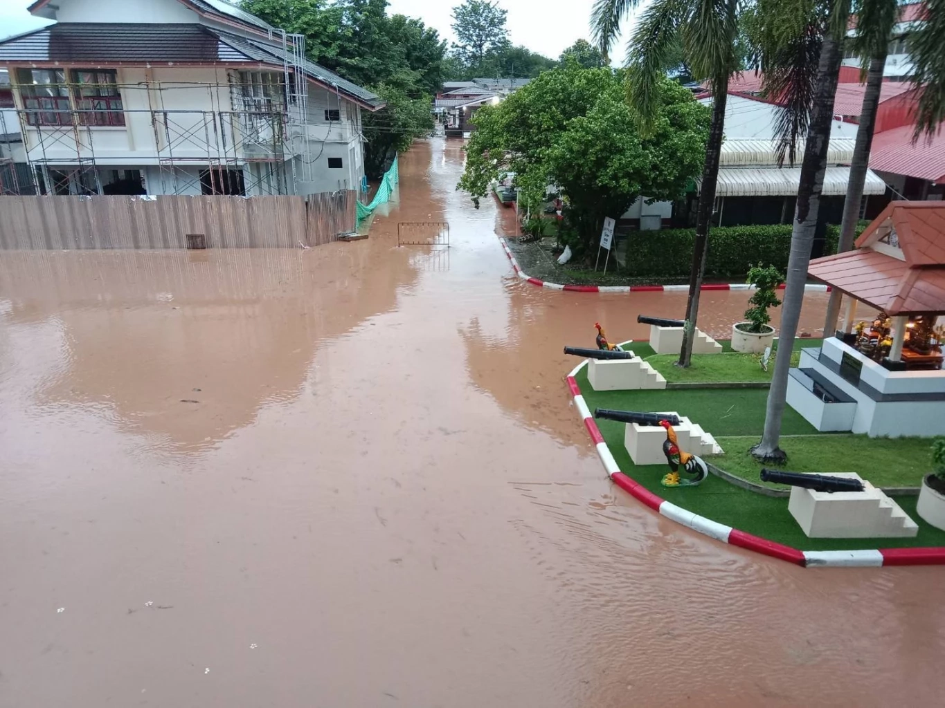 ด่วน! เมืองน่านจมบาดาล ท่วมชุมชน-ย่านเศรษฐกิจ ต้องใช้เรือสัญจร