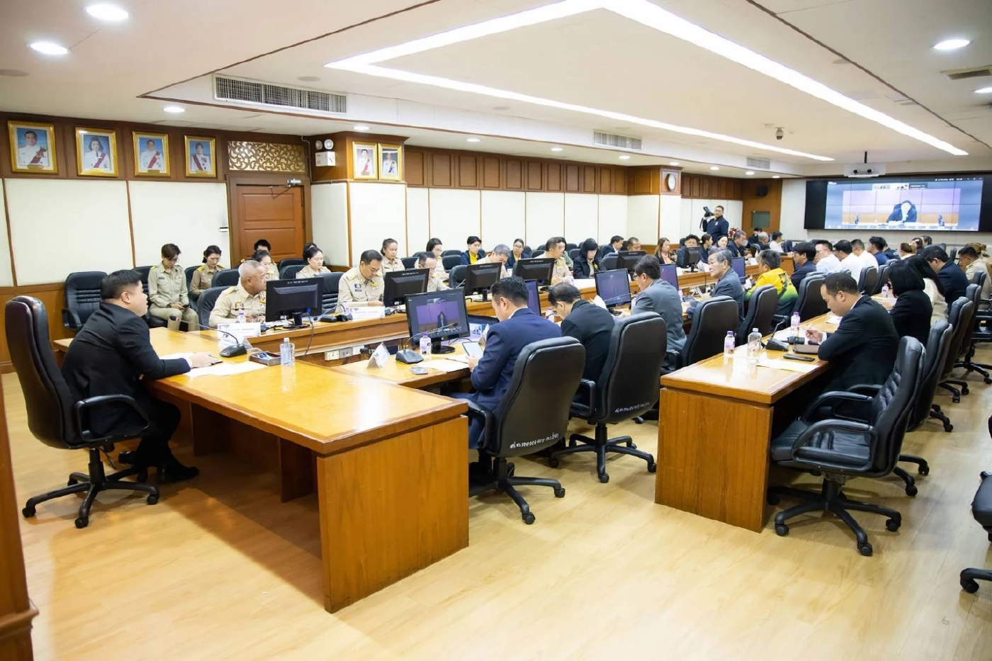 “พงศ์กวิน”ซักซ้อมมาตรการฉุกเฉินอิสราเอลหลังความต้องการพุ่ง 10,000 อัตรา ฐานค่าแรงขั้นต่ำ 60,000 บาท/เดือน